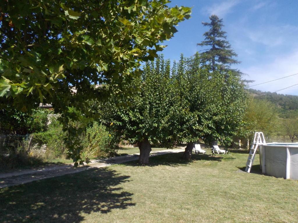 Chambres D'Hote Les Jardins De Prasseratヴァロン・ポン・ダルク エクステリア 写真